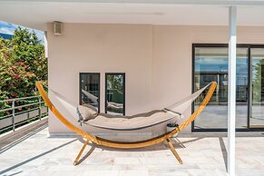 Alimos Luxury 3Bd w Outdoor Jacuzzi