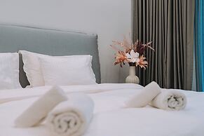 Alimos Luxury 3Bd w Outdoor Jacuzzi