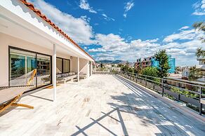 Alimos Luxury 3Bd w Outdoor Jacuzzi