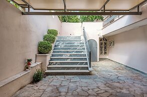 Alimos Luxury 3Bd w Outdoor Jacuzzi