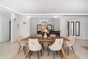 Alimos Luxury 3Bd w Outdoor Jacuzzi