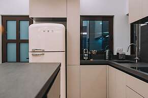 Alimos Luxury 3Bd w Outdoor Jacuzzi