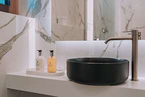 Alimos Luxury 3Bd w Outdoor Jacuzzi