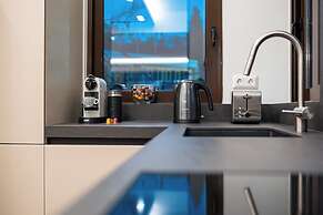 Alimos Luxury 3Bd w Outdoor Jacuzzi