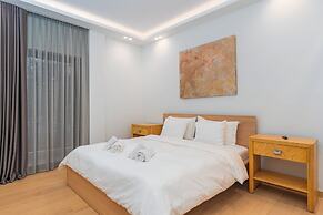 Alimos Luxury 3Bd w Outdoor Jacuzzi