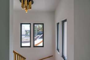 Alimos Luxury 3Bd w Outdoor Jacuzzi