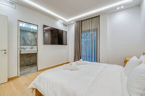 Alimos Luxury 3Bd w Outdoor Jacuzzi