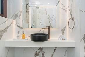 Alimos Luxury 3Bd w Outdoor Jacuzzi