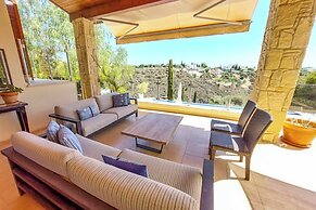 Aphrodite Hills Superior Villa 0100