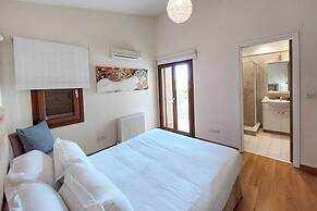 Aphrodite Hills Superior Villa 0100