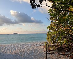 Dhigurah Tourist Hotel