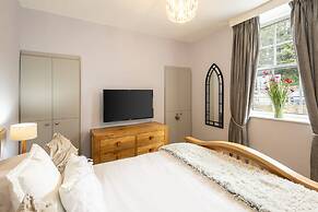 Host Stay Arundel Cottage