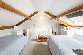 Host Stay Arundel Cottage