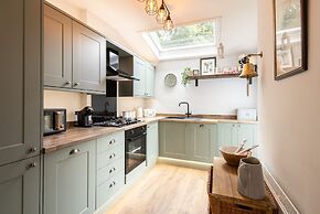 Host Stay Arundel Cottage