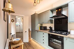 Host Stay Arundel Cottage