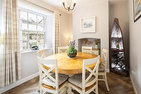 Host Stay Arundel Cottage