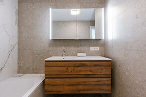 Spacious Apartment With Huge Terrace With sea View