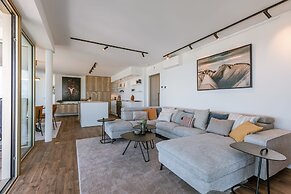 Spacious Apartment With Huge Terrace With sea View