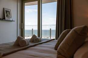 Spacious Apartment With Huge Terrace With sea View