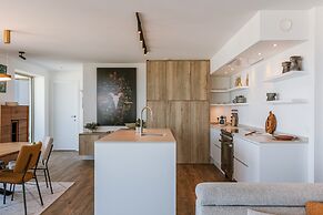 Spacious Apartment With Huge Terrace With sea View