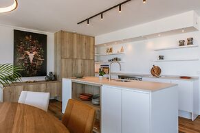 Spacious Apartment With Huge Terrace With sea View