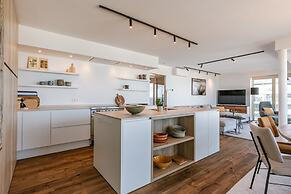 Spacious Apartment With Huge Terrace With sea View