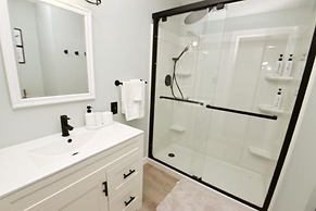 5 min Walk to Notre Dame Modern Home 517