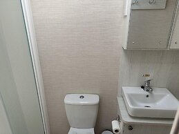 Mablethorpe Lakeside Caravan With Decking & Wi-fi!