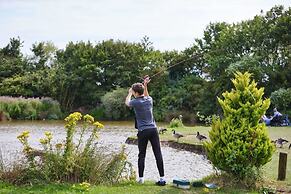 Mablethorpe Lakeside Caravan With Decking & Wi-fi!