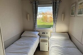 Mablethorpe Lakeside Caravan With Decking & Wi-fi!