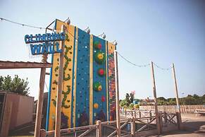 Mablethorpe Lakeside Caravan With Decking & Wi-fi!