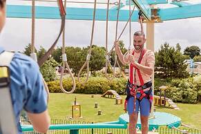 Mablethorpe Lakeside Caravan With Decking & Wi-fi!