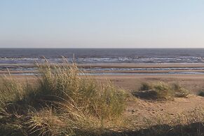 Mablethorpe Lakeside Caravan With Decking & Wi-fi!