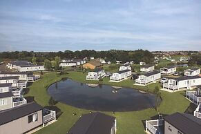 Mablethorpe Lakeside Caravan With Decking & Wi-fi!