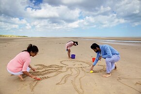 Mablethorpe Lakeside Caravan With Decking & Wi-fi!