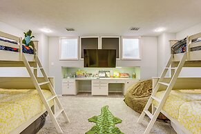 Exquisite Canal-front Home: Access to Lake Conroe!