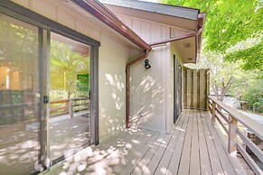 Bella Vista Townhome w/ Deck Near Back 40 Trail!