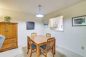 Bella Vista Townhome w/ Deck Near Back 40 Trail!