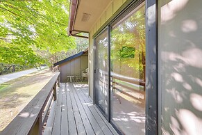 Bella Vista Townhome w/ Deck Near Back 40 Trail!