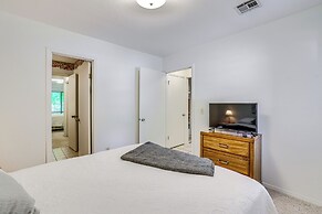 Bella Vista Townhome w/ Deck Near Back 40 Trail!