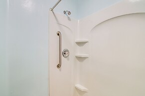 Bella Vista Townhome w/ Deck Near Back 40 Trail!