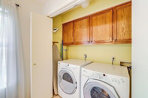 Bella Vista Townhome w/ Deck Near Back 40 Trail!