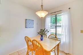 Bella Vista Townhome w/ Deck Near Back 40 Trail!