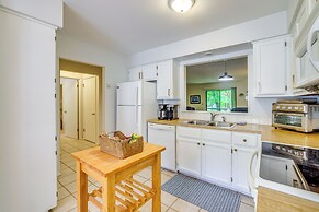 Bella Vista Townhome w/ Deck Near Back 40 Trail!