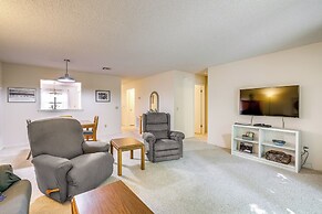 Bella Vista Townhome w/ Deck Near Back 40 Trail!