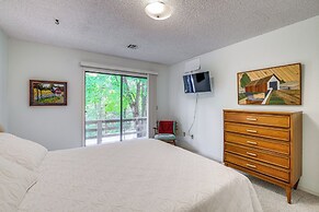 Bella Vista Townhome w/ Deck Near Back 40 Trail!