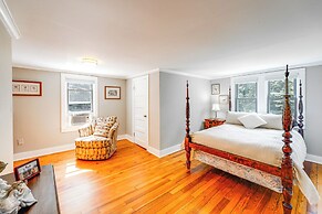 2 Mi to Dtwn: 2-acre Retreat w/ Large Yard!