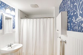 2 Mi to Dtwn: 2-acre Retreat w/ Large Yard!