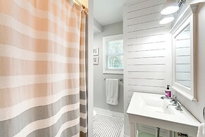 2 Mi to Dtwn: 2-acre Retreat w/ Large Yard!