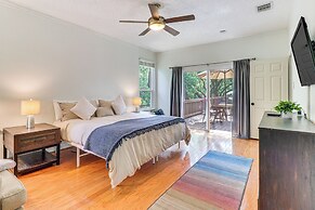 Deck & Greenbelt Access: Lovely Austin Home